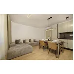 2 Bedroom Stunning Apartment In Podstrana 公寓 珀德垂那