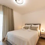 2 Bedroom Stunning Apartment In Podstrana *