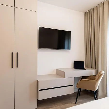 Apartment Cozy In With Wifi Podstrana