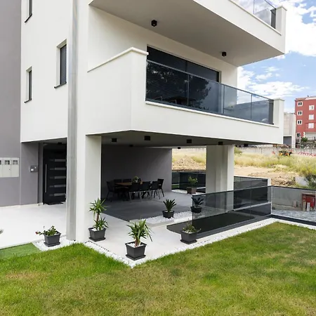 2 Bedroom Stunning Apartment In Podstrana 珀德垂那