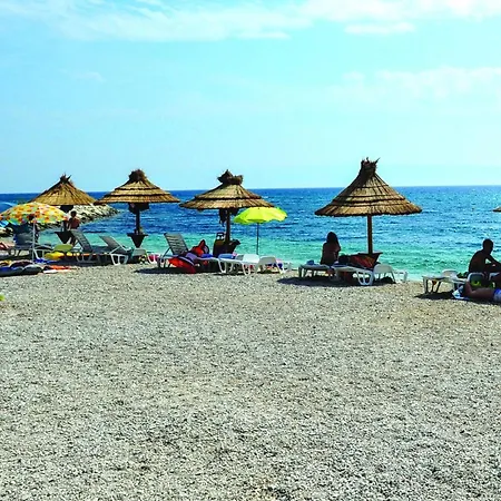 2 Bedroom Stunning Apartment In Podstrana